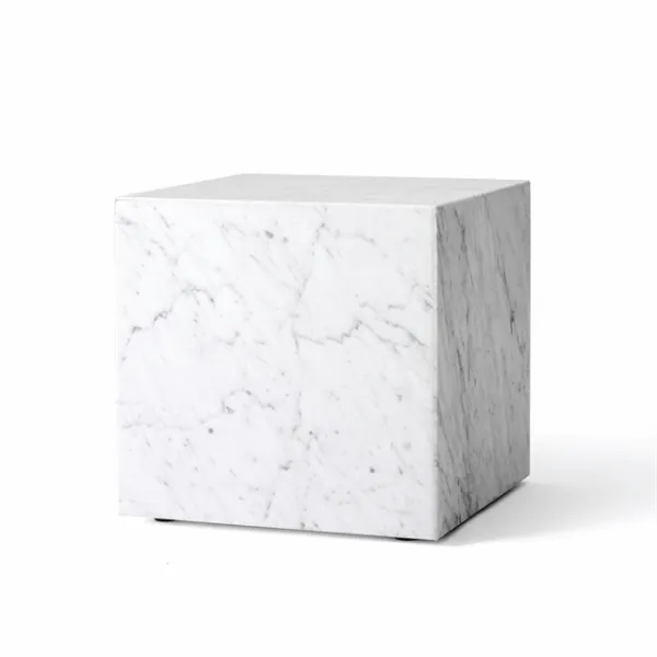 Audo Plinth kubischer Couchtisch aus Carrara-Marmor